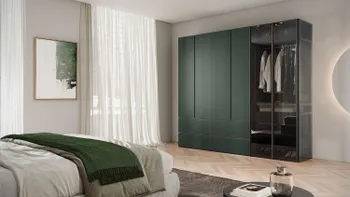 Modernes Schlafzimmer mit großem Kleiderschrank in der Farbe Opal-Grün - zum Teil mit Glastüren.