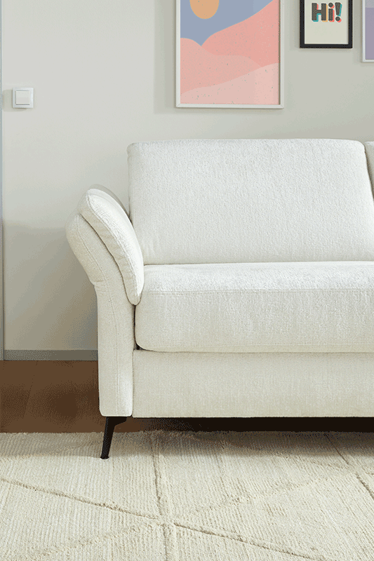 Verschiedene Armlehnen bei weißem Schlafsofa Global Wohnen Laredo.