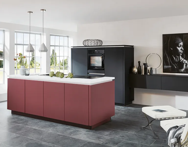 nobilia Küchenfronten im modernen Look in Grau, Schwarz und Rot
