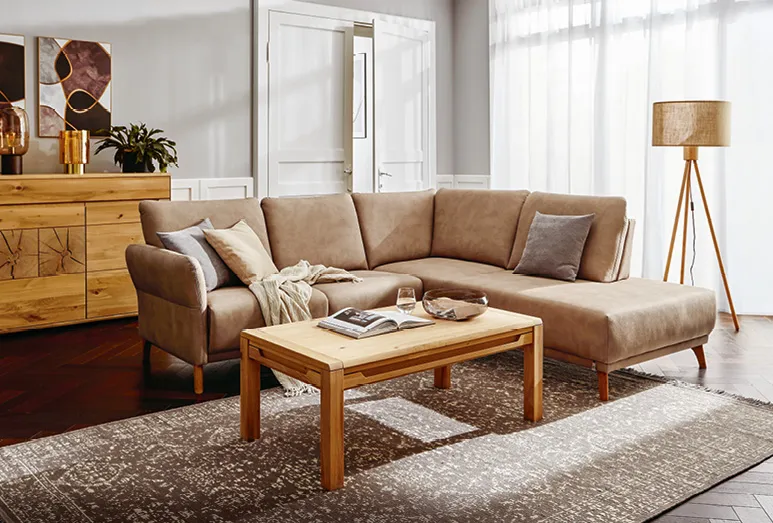 Im Zentrum der Entspannung im Wohnzimmer steht das Sofa. Die Auswahl an Sofas bei Möbel Maier nahe Offenburg ist enorm. Schauen Sie vorbei!
