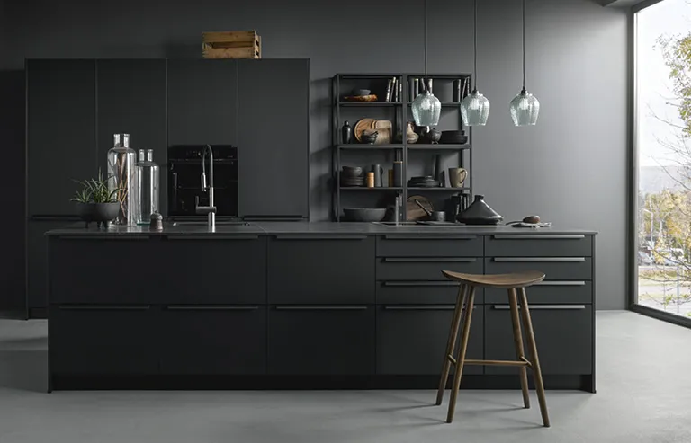 Küche kaufen Hamburg – dunkle Küche im edlen Design