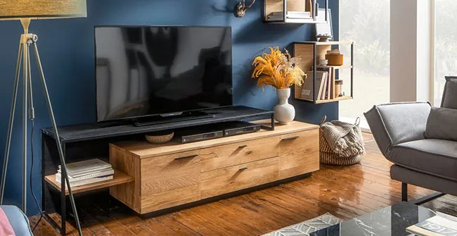 TV Board mit Holz und Metall Elementen