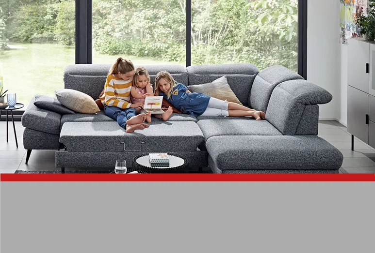 Kinder auf Sofa