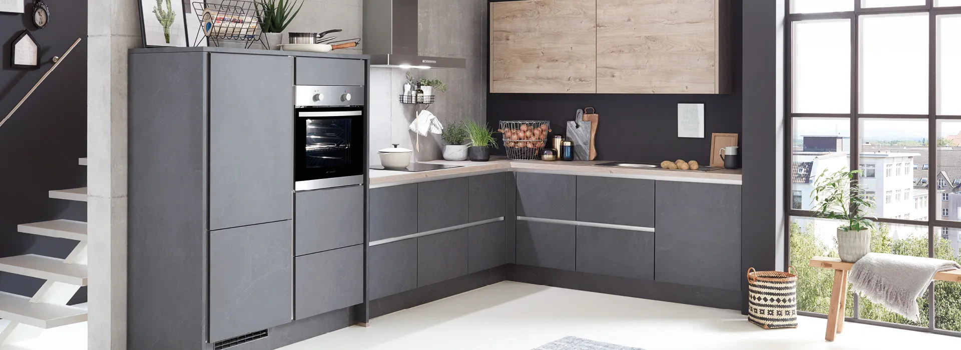 Anthrazitfarbene Winkelküche