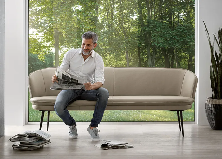 Polsterbank und Polsterstühle für Ihr Esszimmer sorgen für Gemütlichkeit.