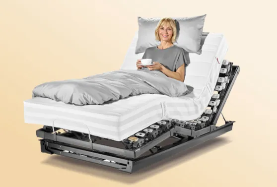 Frau liegt auf flexibler Lattoflex Matratze