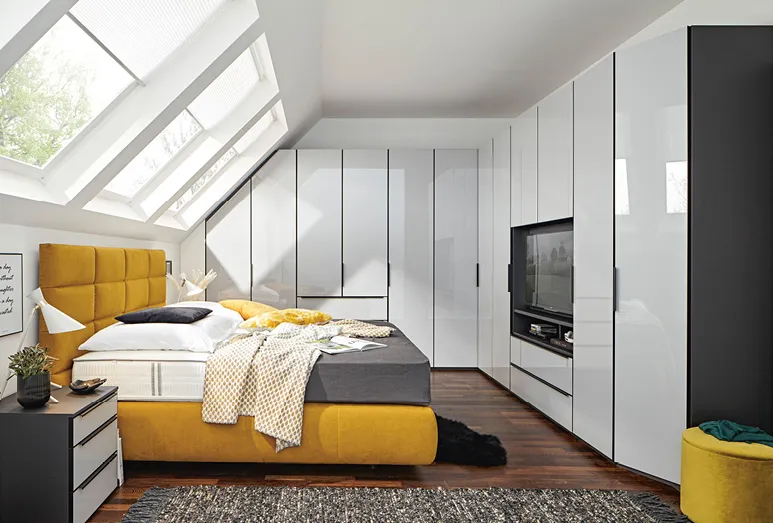 Stauraum im Schlafzimmer schaffen Sie durch Möbel und tolle Ideen.