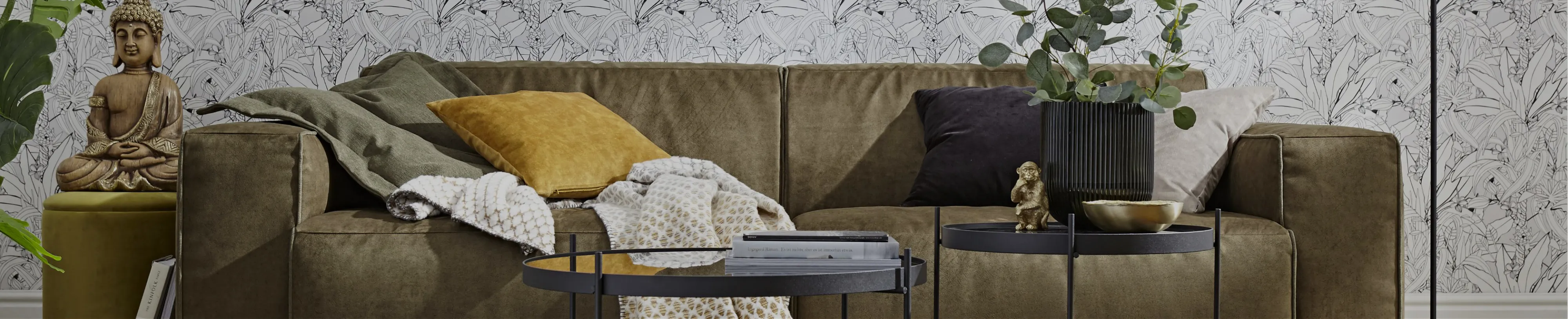 Frau Starke, schwarzer Hintergrund, Text