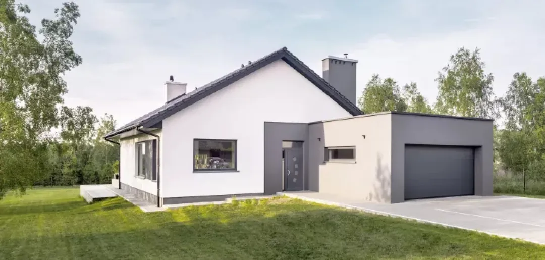 Einfamilienhaus weiß mit Anthrazit, Garage, Kunststoff-Alu-Fenster