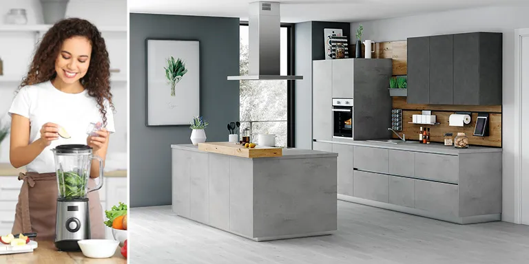 Frau in Küche mit Mixer und stylische Betonlook-Küche