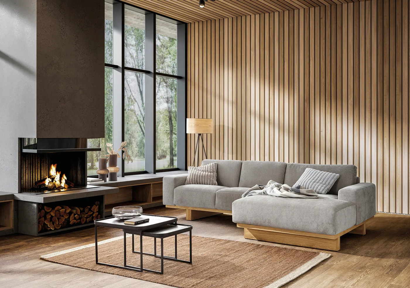 graues Ecksofa im Wohnzimmer mit Kamin