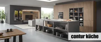 Stylische Contur-Küche mit Holzfronten