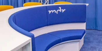 Details eines runden Sitzmöbels für ein TV-Studio