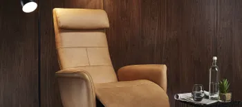 Brauner Relax-Sessel aus Leder mit Fußstütze
