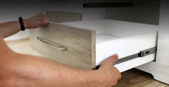 Einbau einer Schublade in Küchenzeile