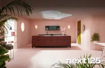 Rote Kücheninsel in Küche mit rosafarbenen Wänden in modernem Stil.