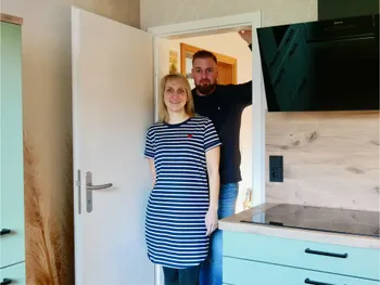 Familie Staak und Stephan in Ihrer Küche