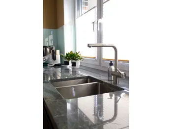 Waschbecken-Armatur einer Familienküche