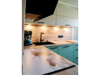 Detailaufnahme einer kleinen Küche