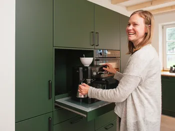 Frau Meseke in ihrer Fmailienküche