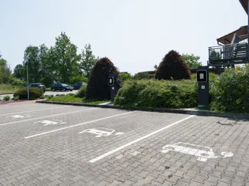 Ladesäulen für E-Autos auf unserem Parkplatz