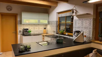 7e4aeb27-8bed-4ca0-b713-30e7a3b9d004.jpg