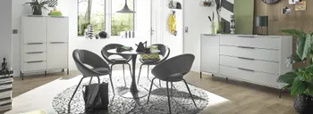 Esszimmer Einrichtung mit Hellgrauen Highboards