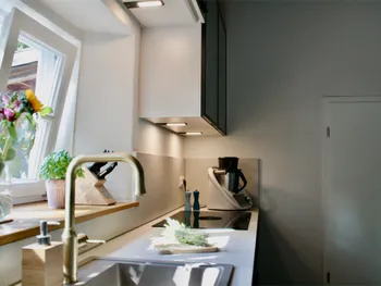 Detailansicht einer modernen Familienküche