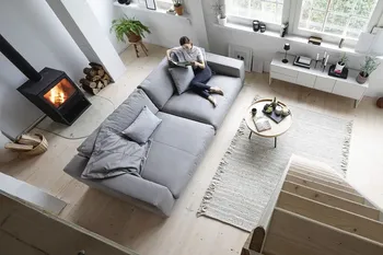 raumfreunde-sofa-juni-lounge-grau-von-oben.webp