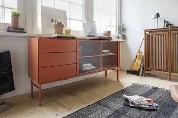 raumfreunde-henri-sideboard-rot-glastuer.webp