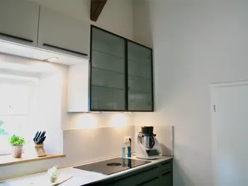 Händevitrine in einer Familienküche