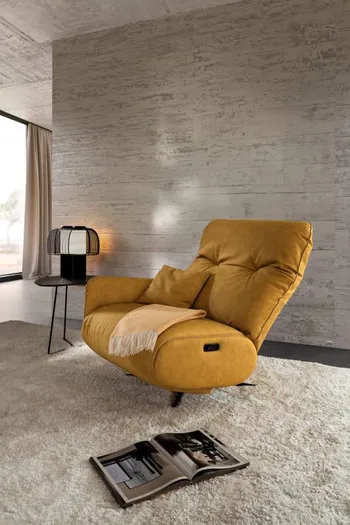 contur-relaxsessel-lovere-leder-senfgelb-verstellte-rueckenlehne.jpg