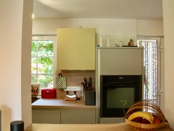 Einblick in eine farbenfrohe Küche