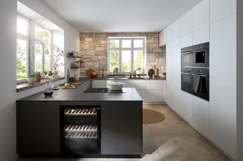 Moderne Contur Küche 56.210 in schwarz weiß.