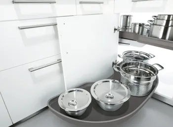 Mit einem Eckschrank in der Küche sorgen Sie für zusätzlichen Stauraum.