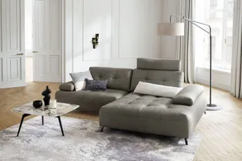 Graues Designsofa aus Leder mit moderner Steppung.