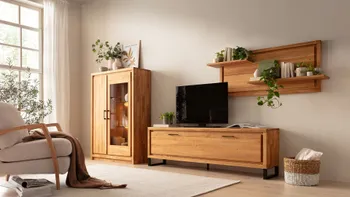 Moderne Wohnwand aus massiver Eiche bestehend aus Highboard, Lowbard und Wandregal, beim Highboard gibt es einen Glaseinsatz mit beleuchteten Regalböden.