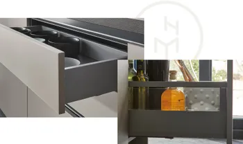In der Kücheninsel finden Sie zusätzlichen Stauraum für Ihre Küchenutensilien.