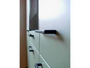 Detailaufnahme einer grünen Küche