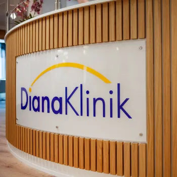 Detailaufnahme des eingebetteten Logos, DianaKlinik