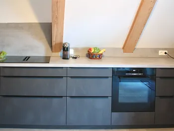 Front-Ansicht einer Single-Küche