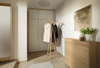 team-7-diele-einbauschrank-garderobe-hochwertig-modern-massivholz.jpg