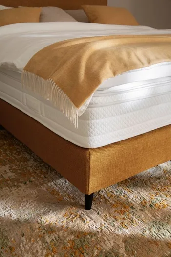 contur-boxspringbett-navelli-gelb-ecke.jpg