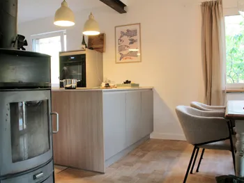 Kochnische einer grifflosen Küche