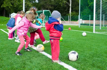 fußball-torwandschiessen-kinder-aktion-ferienspasstag-moebel-starke-689.jpg