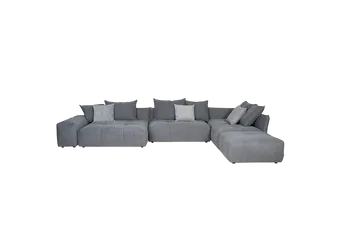 Großes dunkelgraues Ecksofa mit mehreren Dekokissen. 
