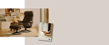 Dunkelbrauner Leder-Relaxsessel mit Fussauflage und Stressless-Katalog.