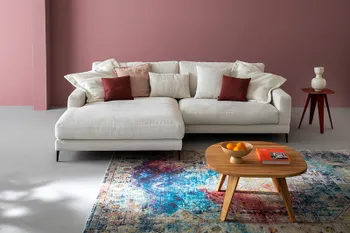 Raumfreunde-sofa-janne-longchair-cord-snow-milieubild.jpg