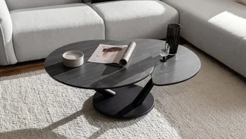Runder Design Couchtisch mit ausgezogener Verlängerung.