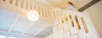Hochebene mit Treppenaufgang und Stauraum im Kinderzimmer, Kiefer geölt